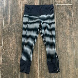 Lululemon cropped black and white striped leggings size 6